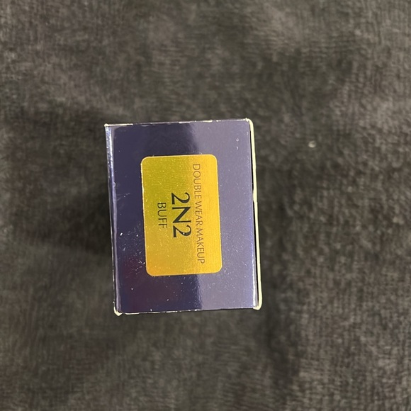 Estee lauder double wear foundation - Picture 3 of 4